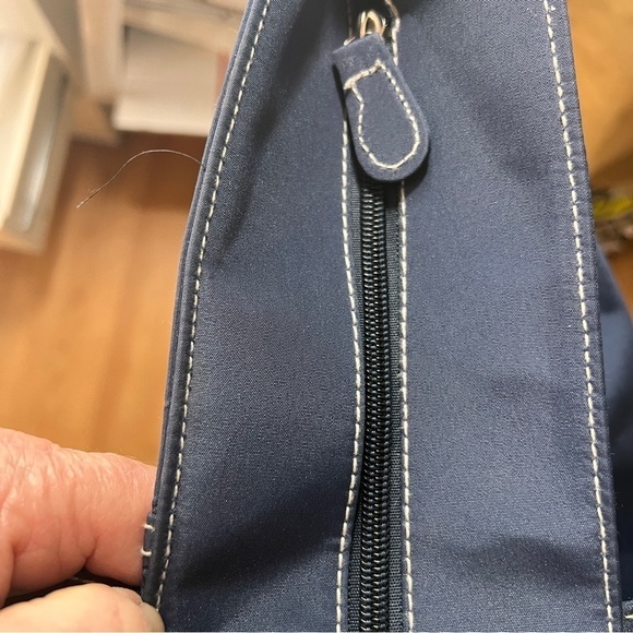 TOTES OVERNIGHT LARGE TRAVEL BAG. Zip top. 13”Hx24”Wx9-½”D. 13” Strap Drop Navy - Picture 4 of 8